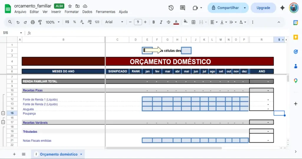 Seção de receitas da Planilha de Orçamento Doméstico no Google Sheets com receitas fixas, variáveis e totais por mês.