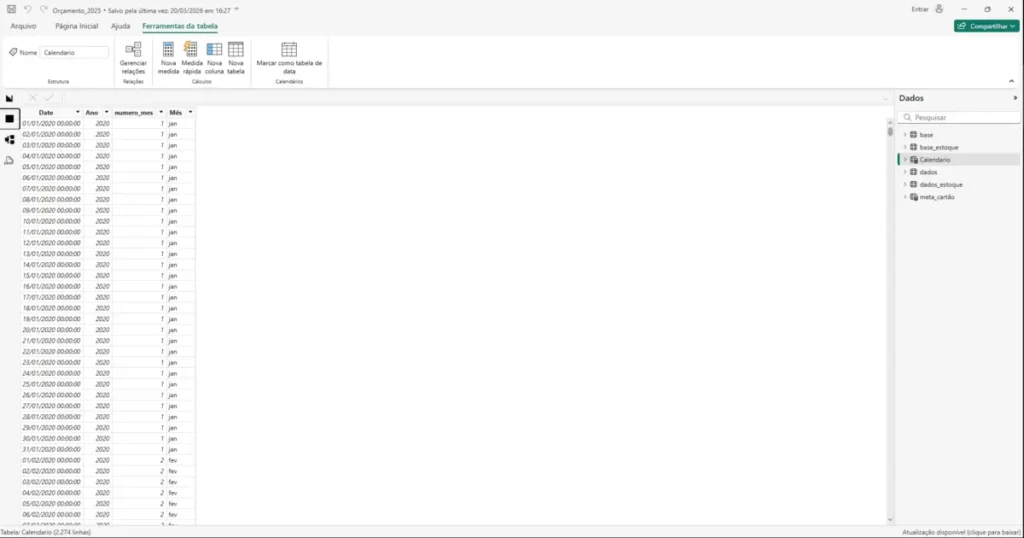 Tabela calendário no Power BI criada via DAX com colunas de data, ano, número do mês e nome do mês.